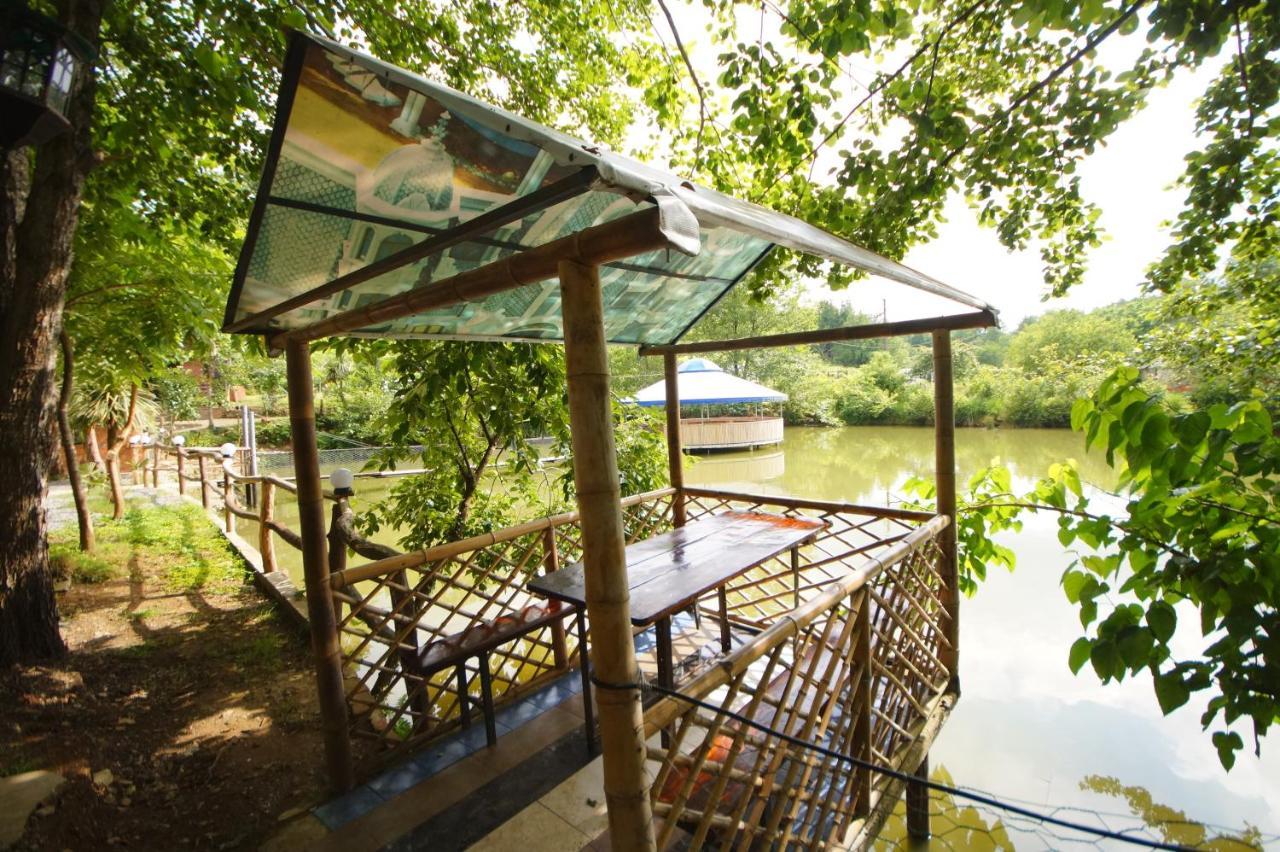 Oasis Gasamania Hotel Batoemi Buitenkant foto